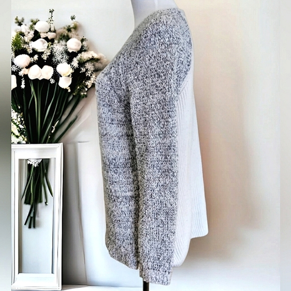 LOFT Cozy Heathered Gray & White Knit Sweater with Ribbed Back Sz Medium - Picture 1 of 9